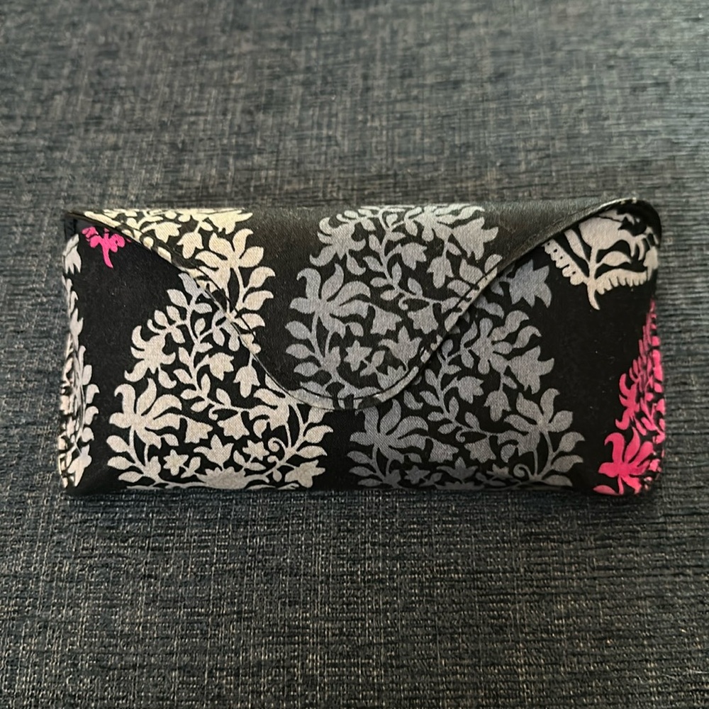 Oversized magnetic hard case for sunglasses Vera Bradley